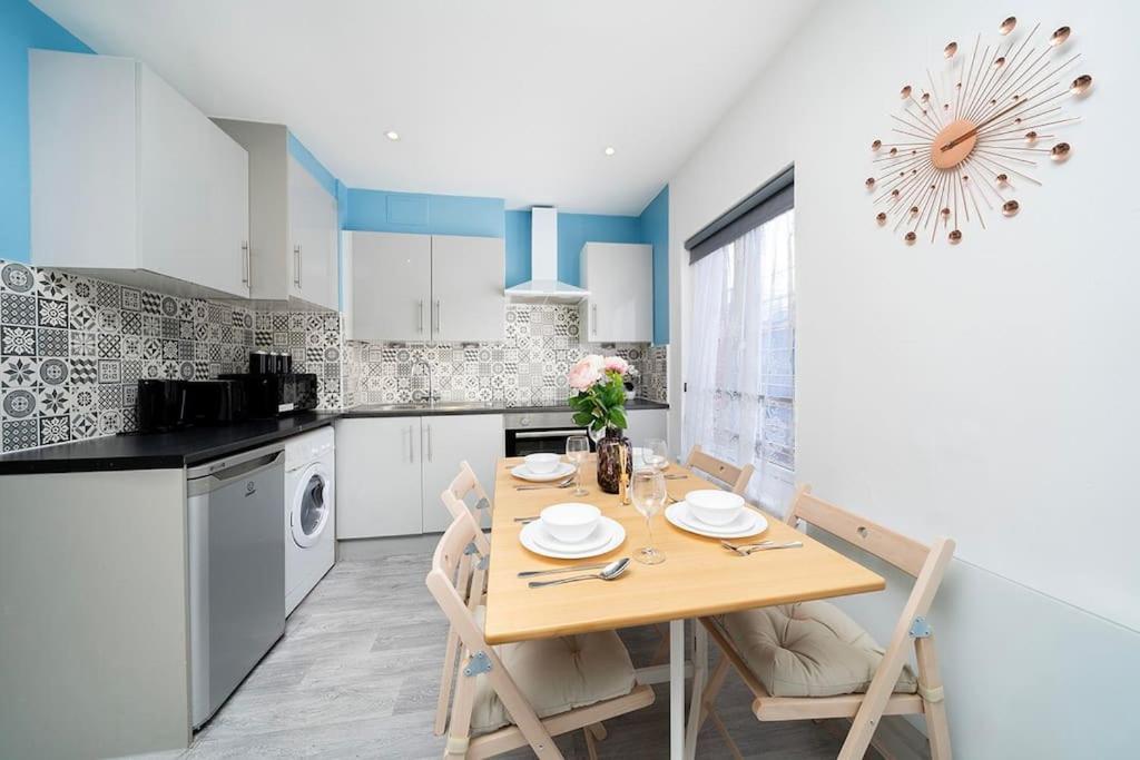 Soho Apartments F4 London Bagian luar foto